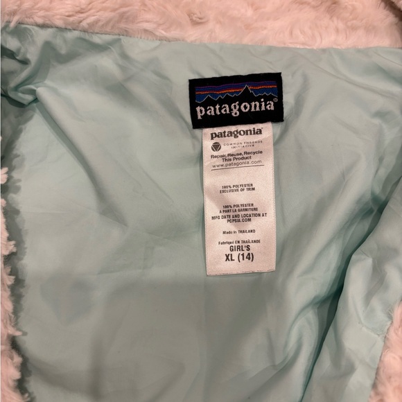 Cozy White Faux Fur Patagonia jacket - Picture 2 of 3